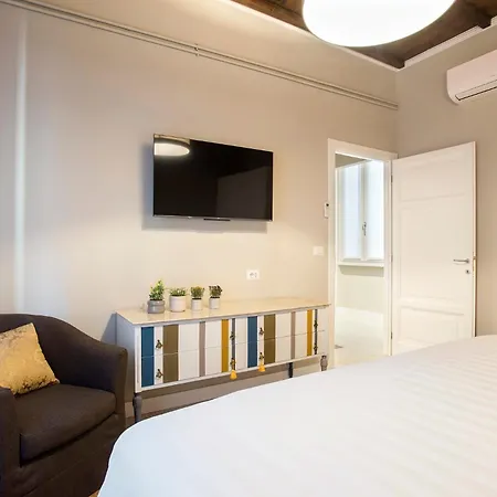 Gonfalone 6 Bed and breakfast 4*