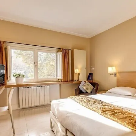 Gonfalone 6 לינה וארוחת בוקר רומא