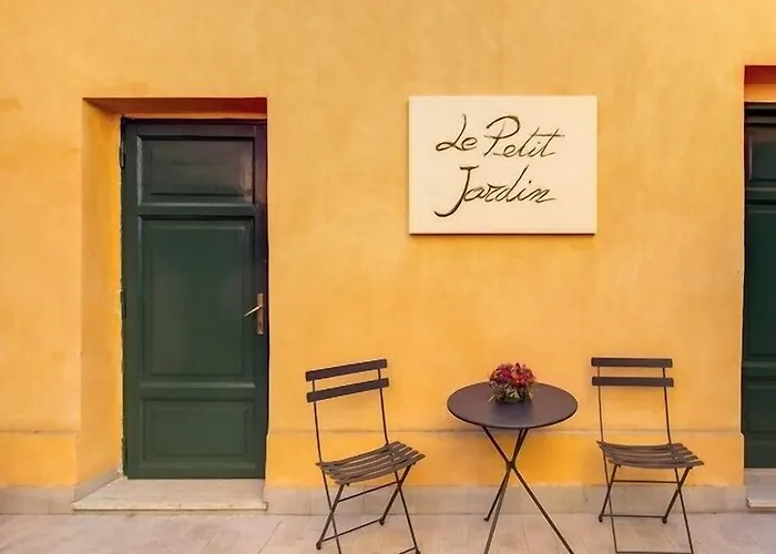 Gonfalone 6 Bed and breakfast 4*